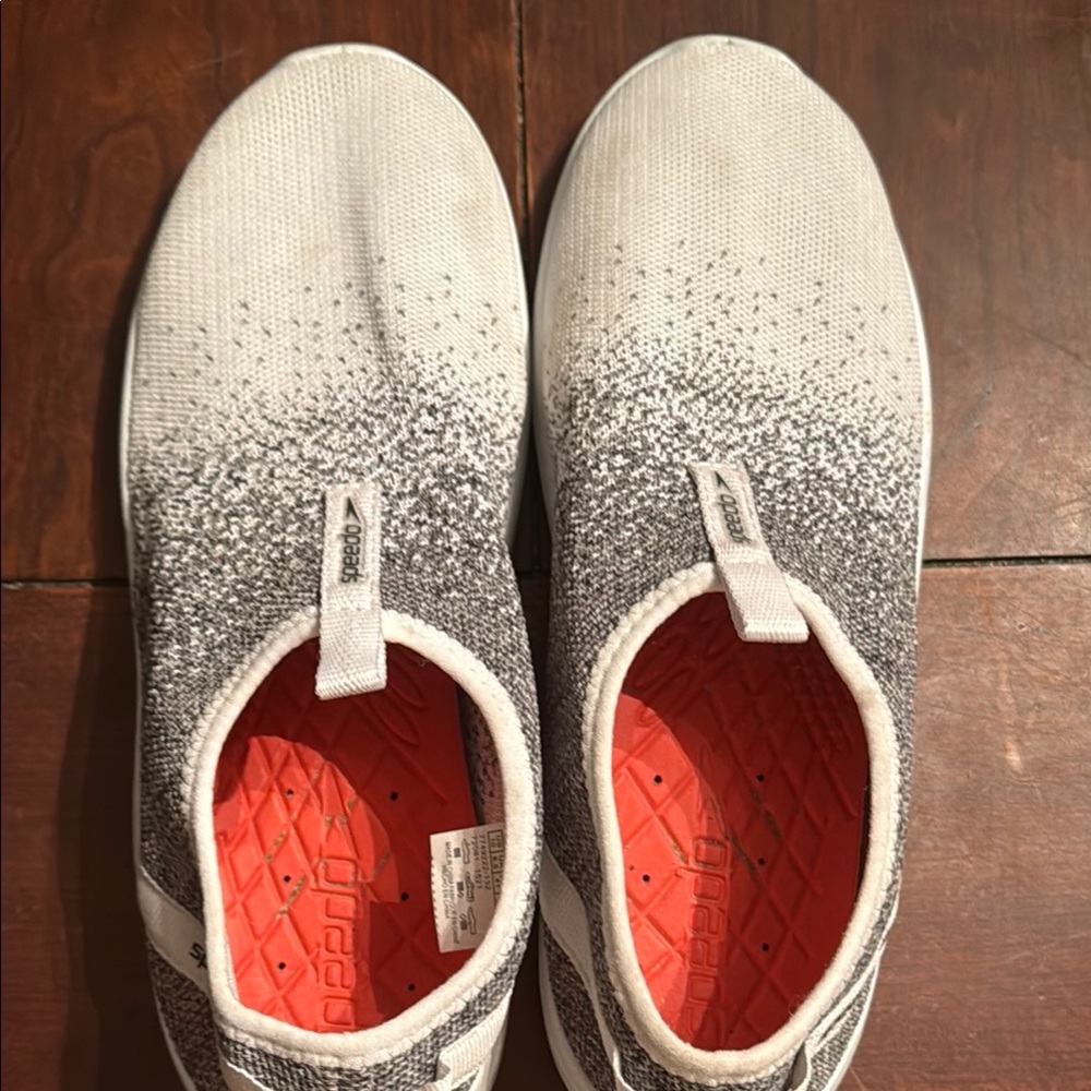 Speedo Gray and White Flats with Gradient Design